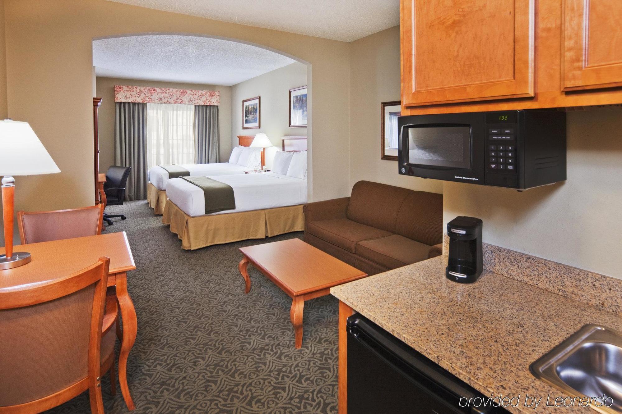 Holiday Inn Express Hotel & Suites Lawton-Fort Sill, An Ihg Hotel Номер фото